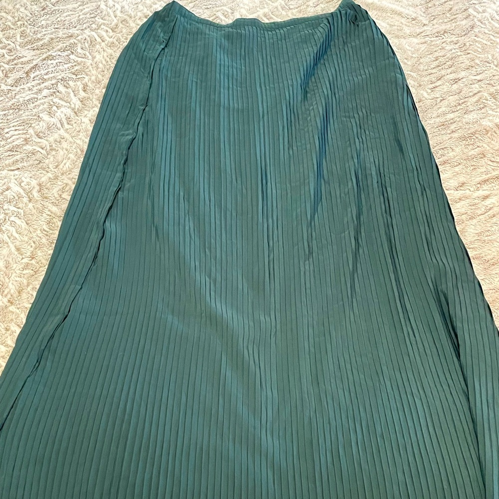Hunter green pleated skirt